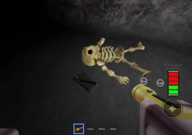 Roblox maze gameplay with a flashlight and dark corridor, used as illustrative featured image