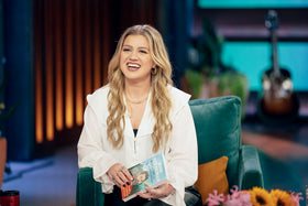 Kelly Clarkson in a studio photograph accompanying reporting about her Art of Play dispute