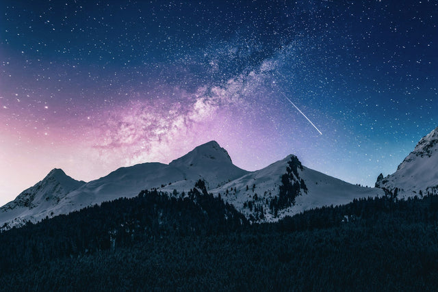 Night mountain sky used as illustrative cover art for The Hollow free UGC checklist, not Roblox gameplay
