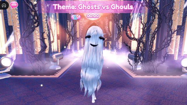 Dress To Impress ghost-themed Halloween runway challenge